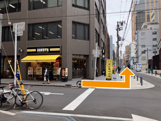 ドトールのある交差点を左折します。